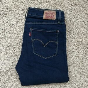 Levi 724 High Rise Straight Cut Jeans